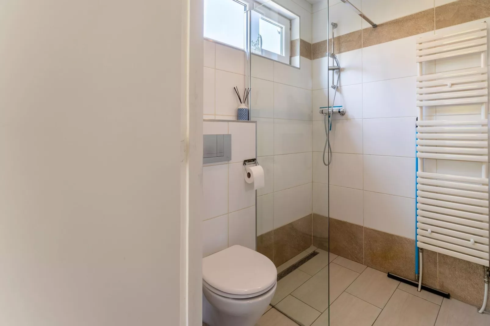 Landingsweg 94-Bathroom