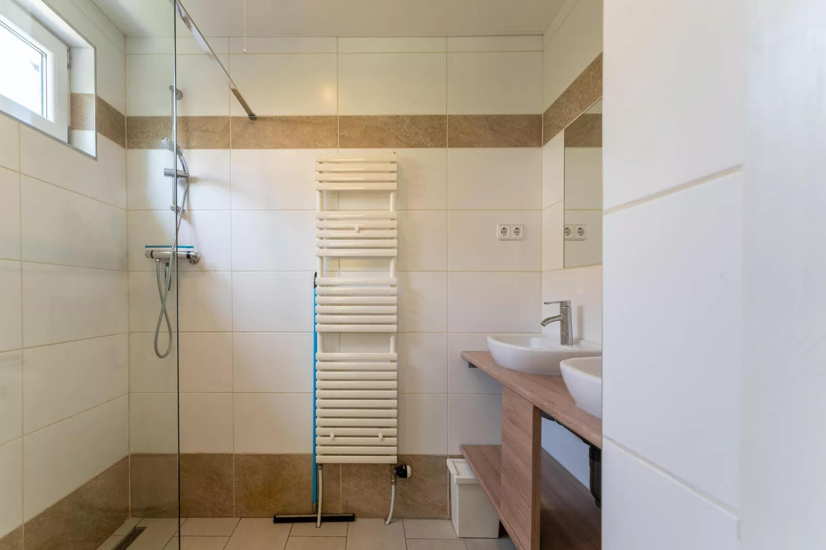 Landingsweg 94-Bathroom
