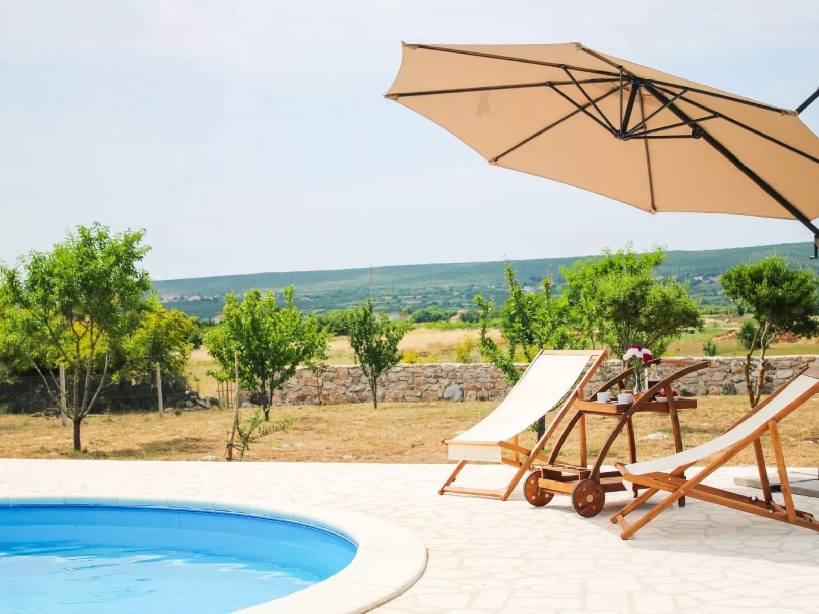 Anwesen "Steinperle mit beheiztem Schwimmbad" - Draußen