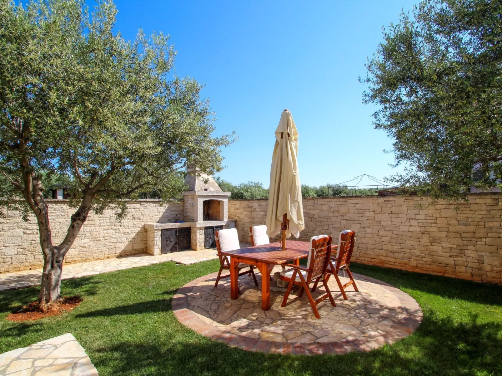 Für 4 Personen ca. 50 m&sup2; in Bužinija, Adriaküste Kroatien (Westküste von I - Draußen