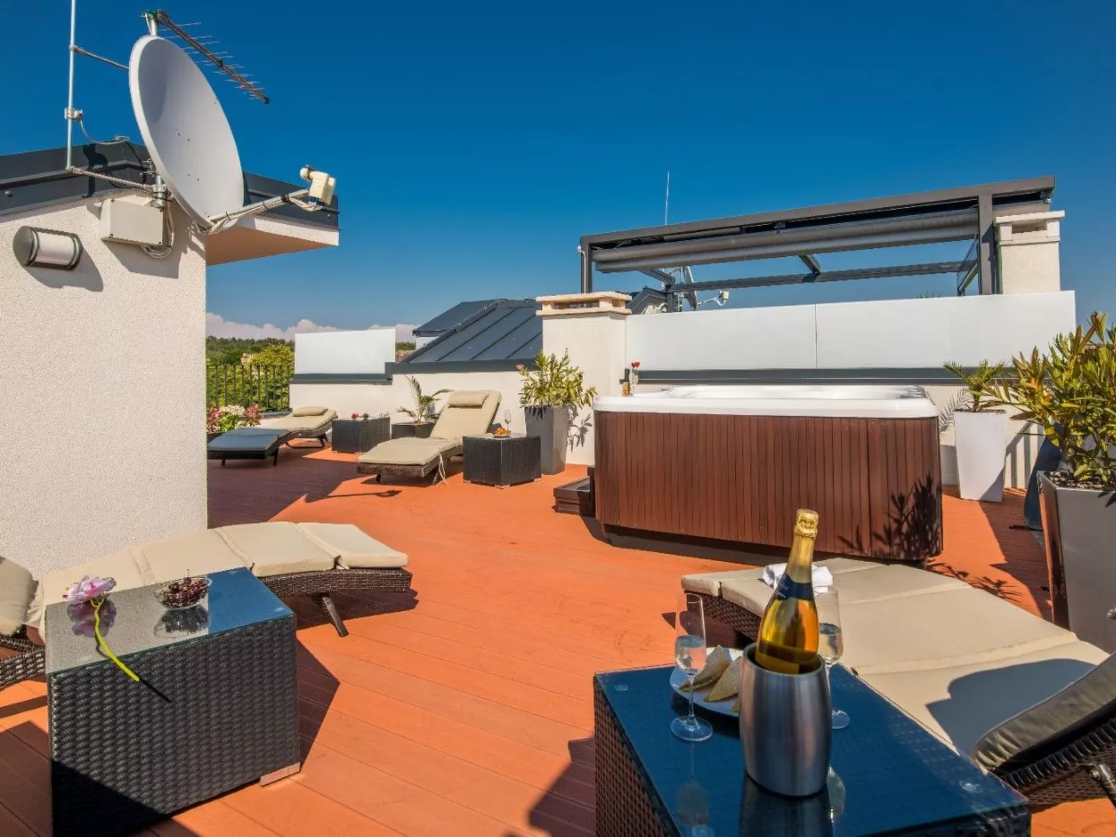 Für 6 Personen ca. 130 m&sup2; in Novigrad, Adriaküste Kroatien (Westküste von - Outside