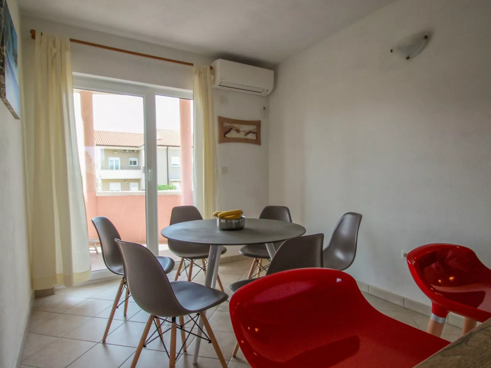 Mit Terrasse für 4 Personen - Drinnen