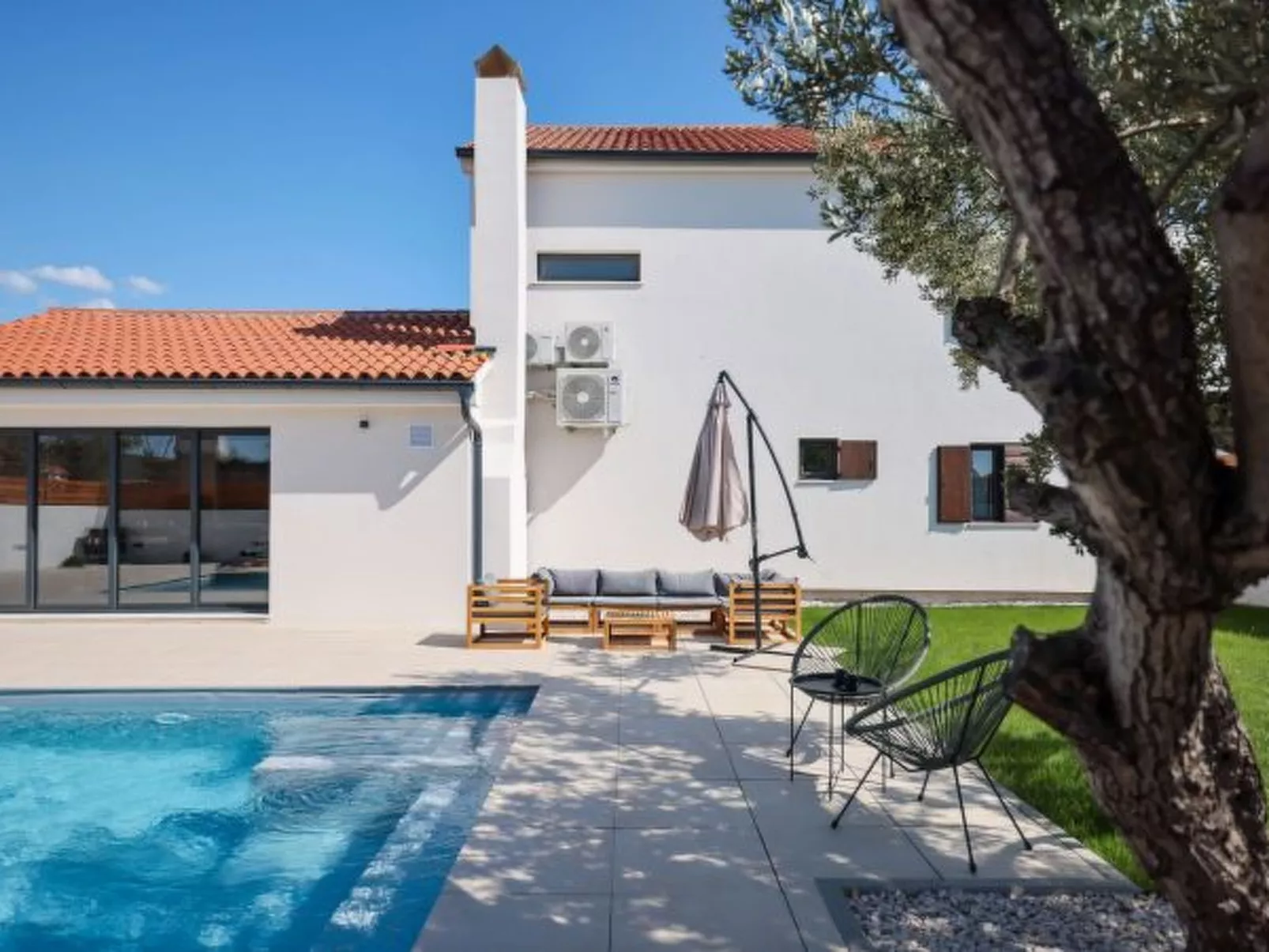 Villa Marta with heated pool and traditional taver - Image-tags.info