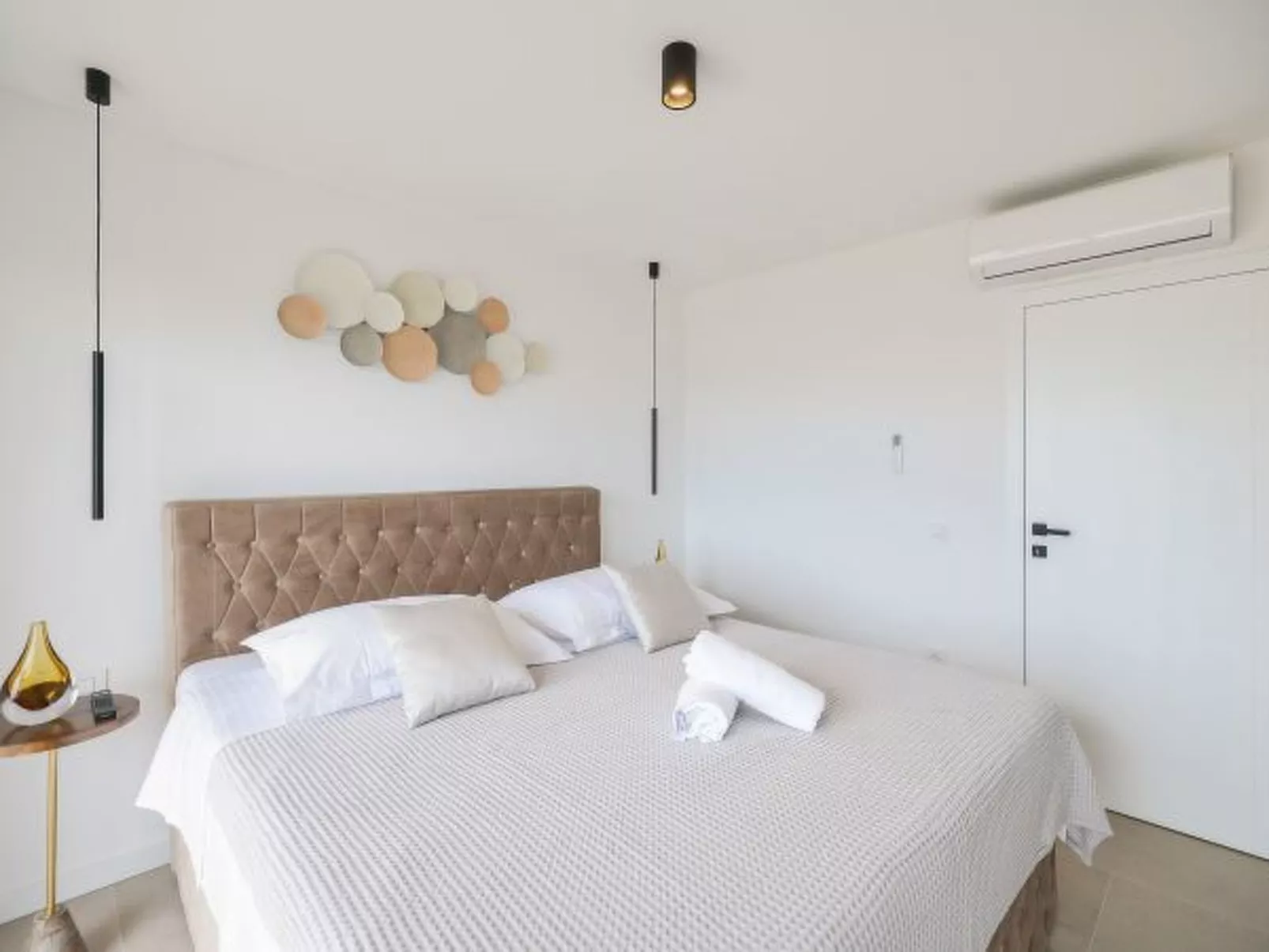 Villa Novue with pool - Image-tags.info