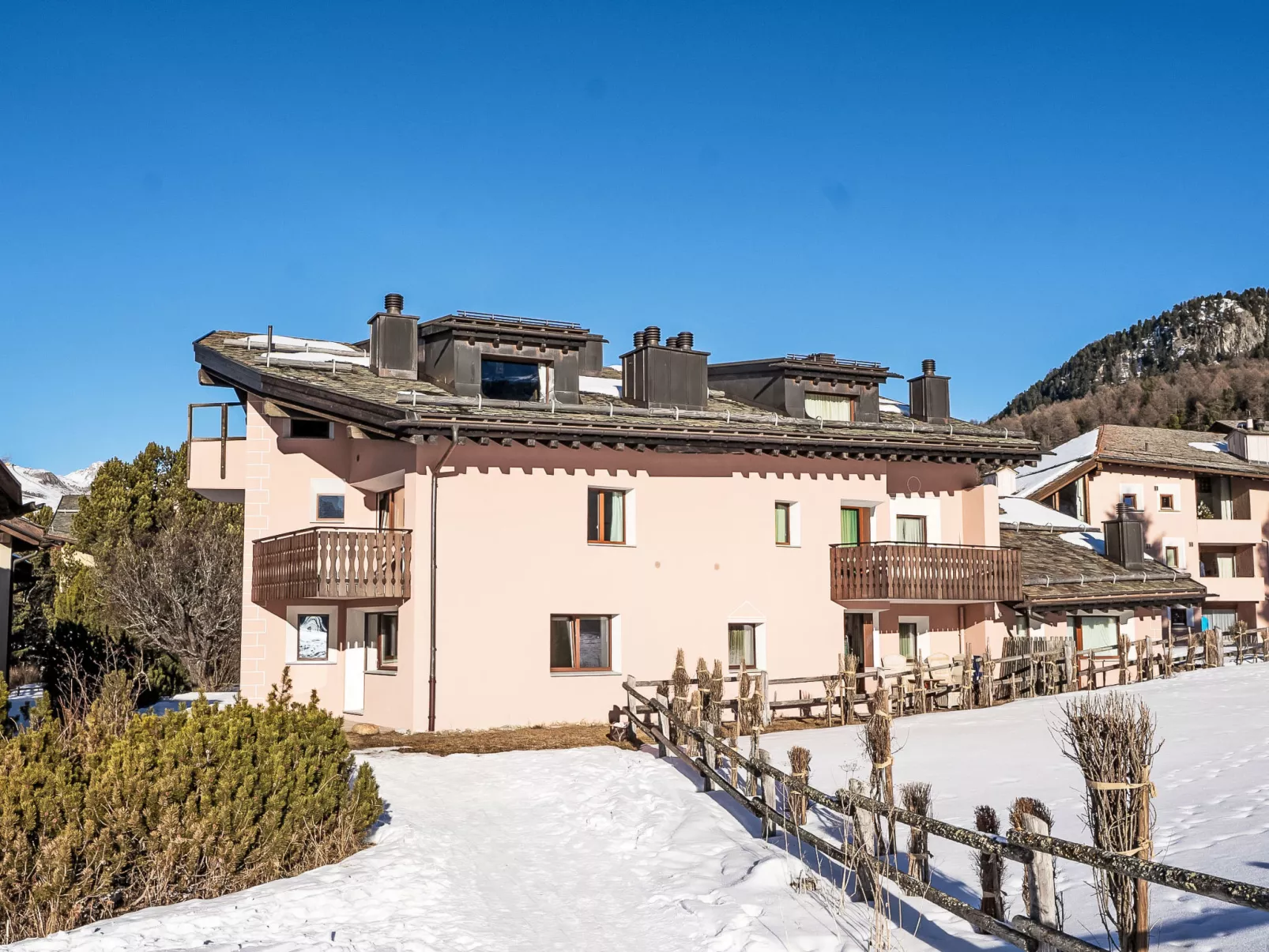 Chesa Saira 2 - Outside