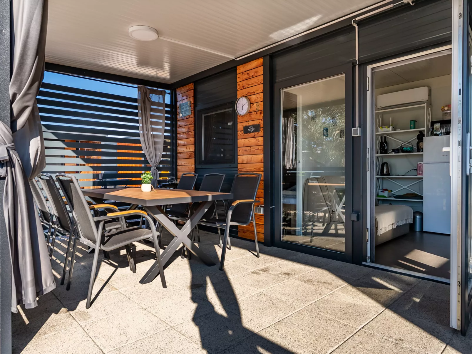 Maslina Delux - Drinnen