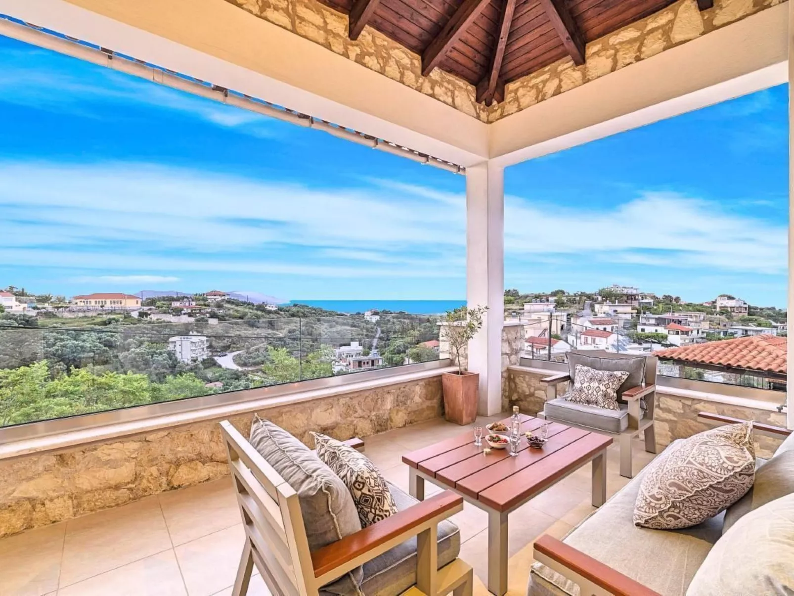 "Acrothea Villa Beheizter Pool" - Drinnen