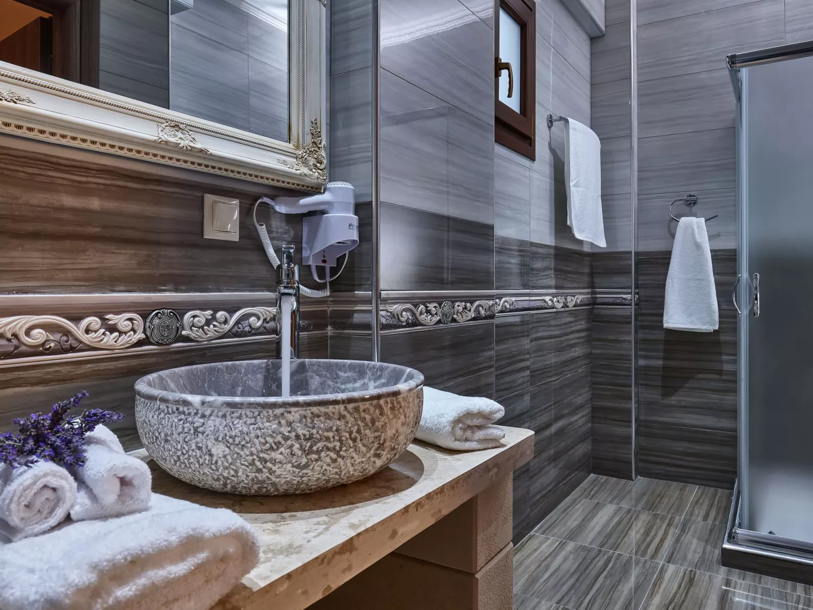 Orelia Cretan - Drinnen