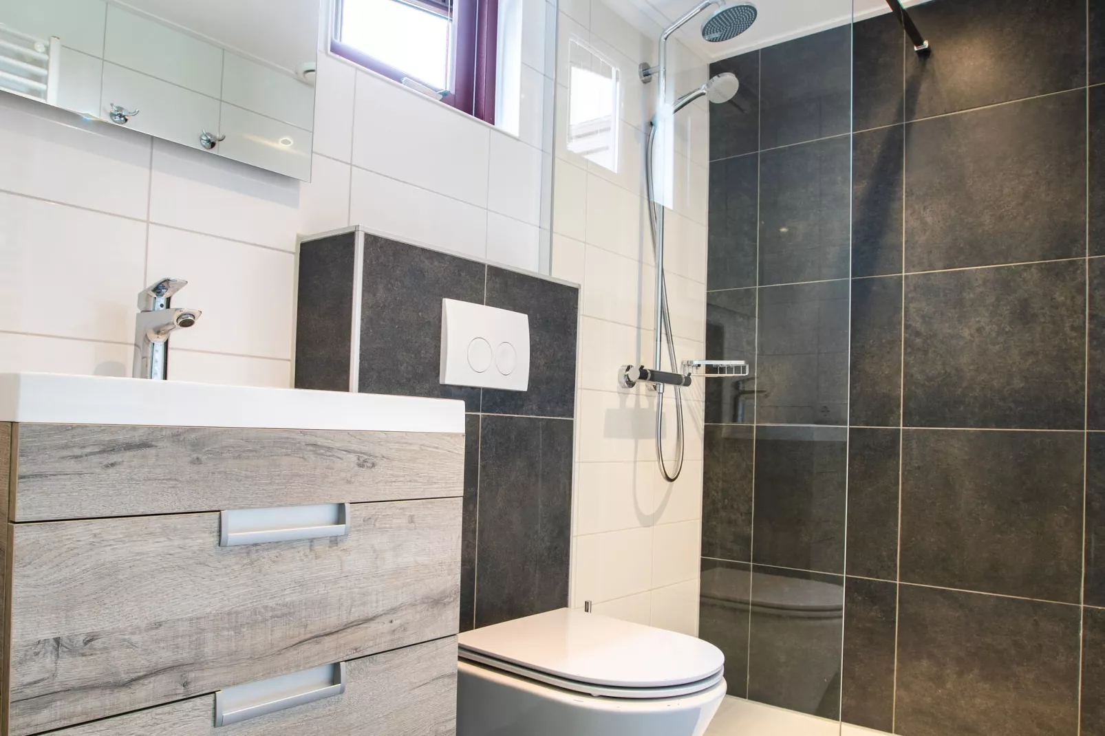 Vakantiepark Hof van Zeeland 1-Bathroom