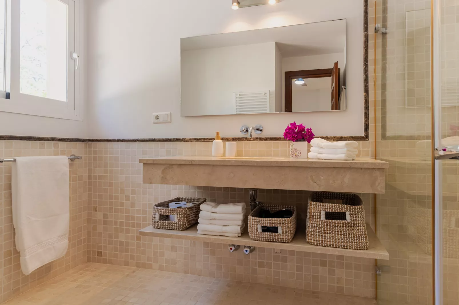 Charming Andalusian-Style Beach Villa - Badezimmer