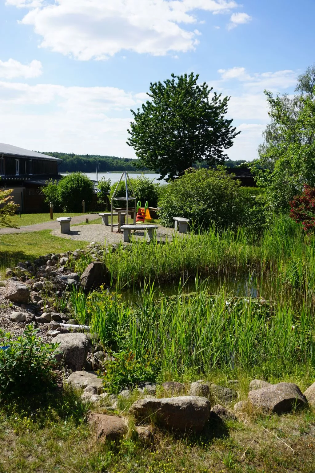 Apartmenthaus am See - Draußen