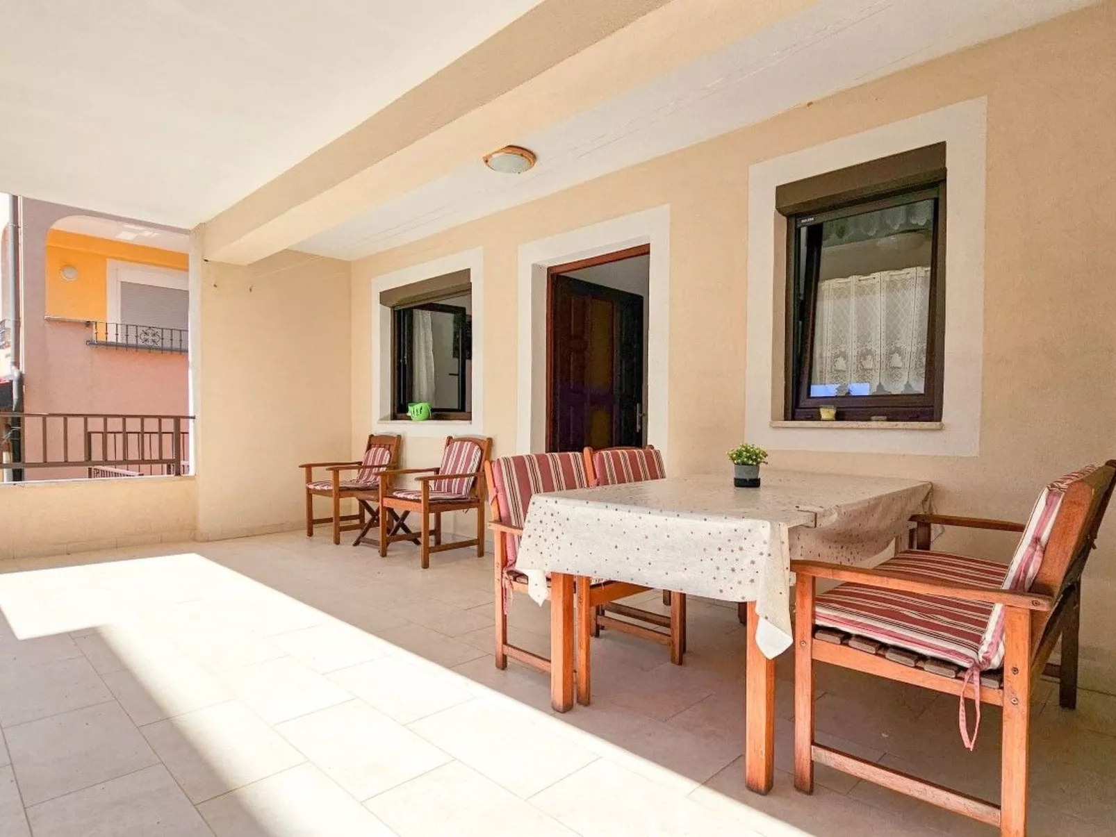 "Maja 3" mit Terrasse - Inside