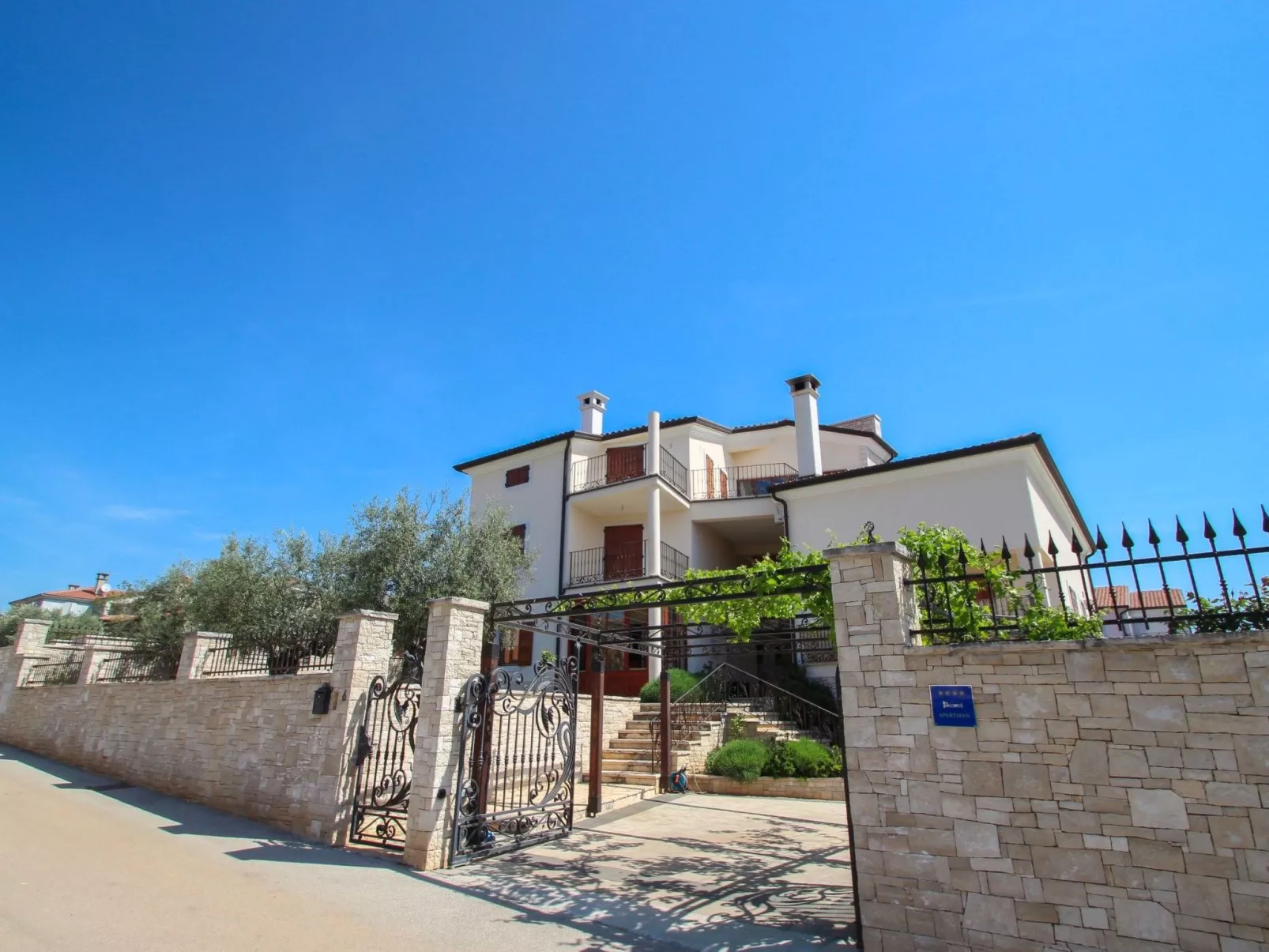 Für 4 Personen ca. 50 m&sup2; in Bužinija, Adriaküste Kroatien (Westküste von I - Draußen