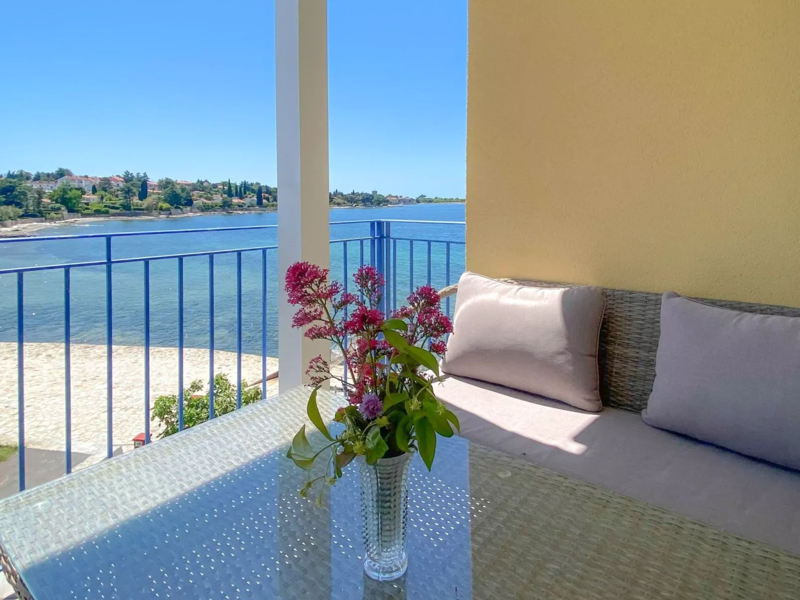 "Belvedere gore" - Outside