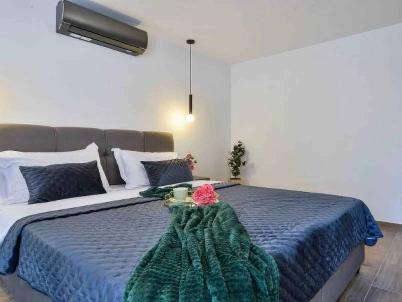 Villa Zariva with pool and panoramic mountain and - Image-tags.info