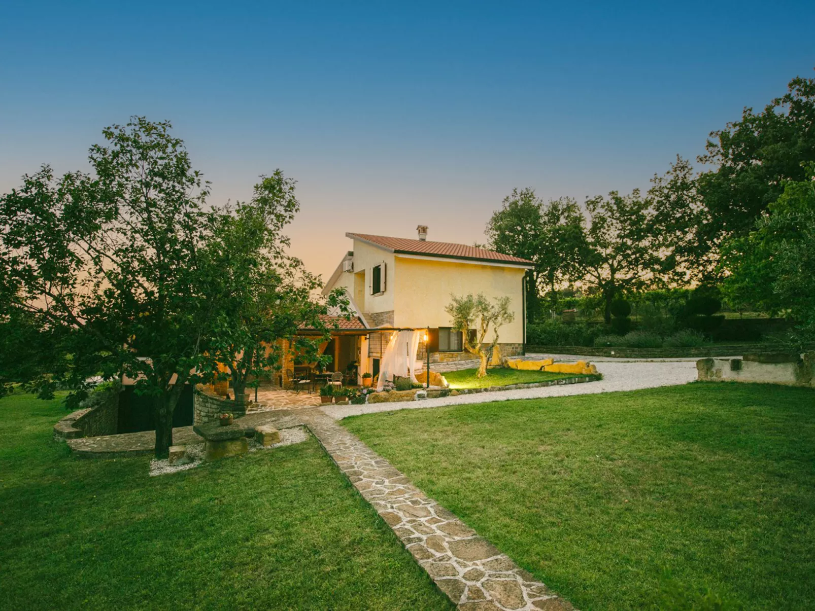 Margherita - Outside