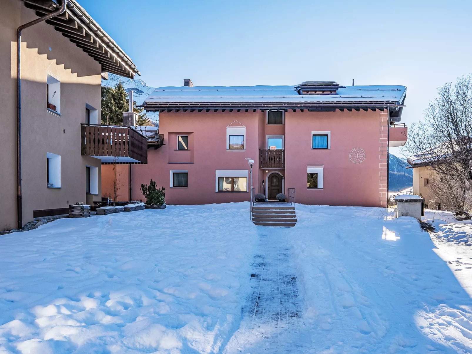 Chesa Saira 2 - Outside