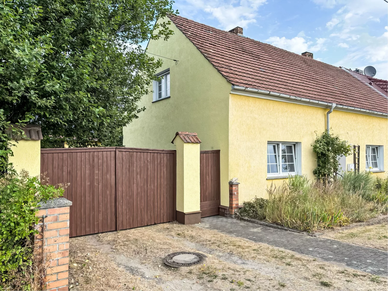 Mit großem eingezäunten Garten - Draußen