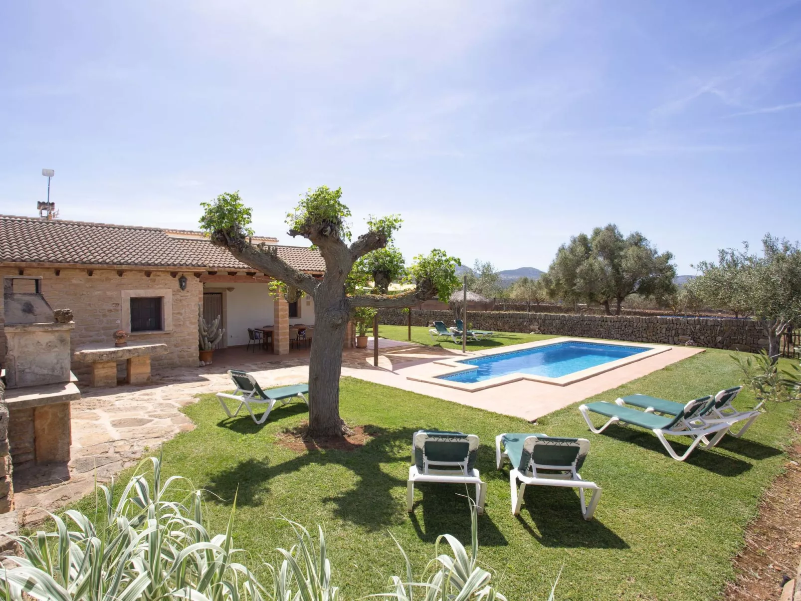 Ca na Ines - Outside