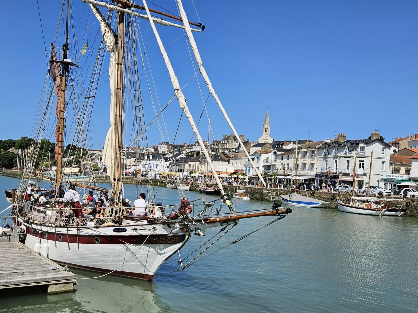 Le Vent d'Avril - Draußen