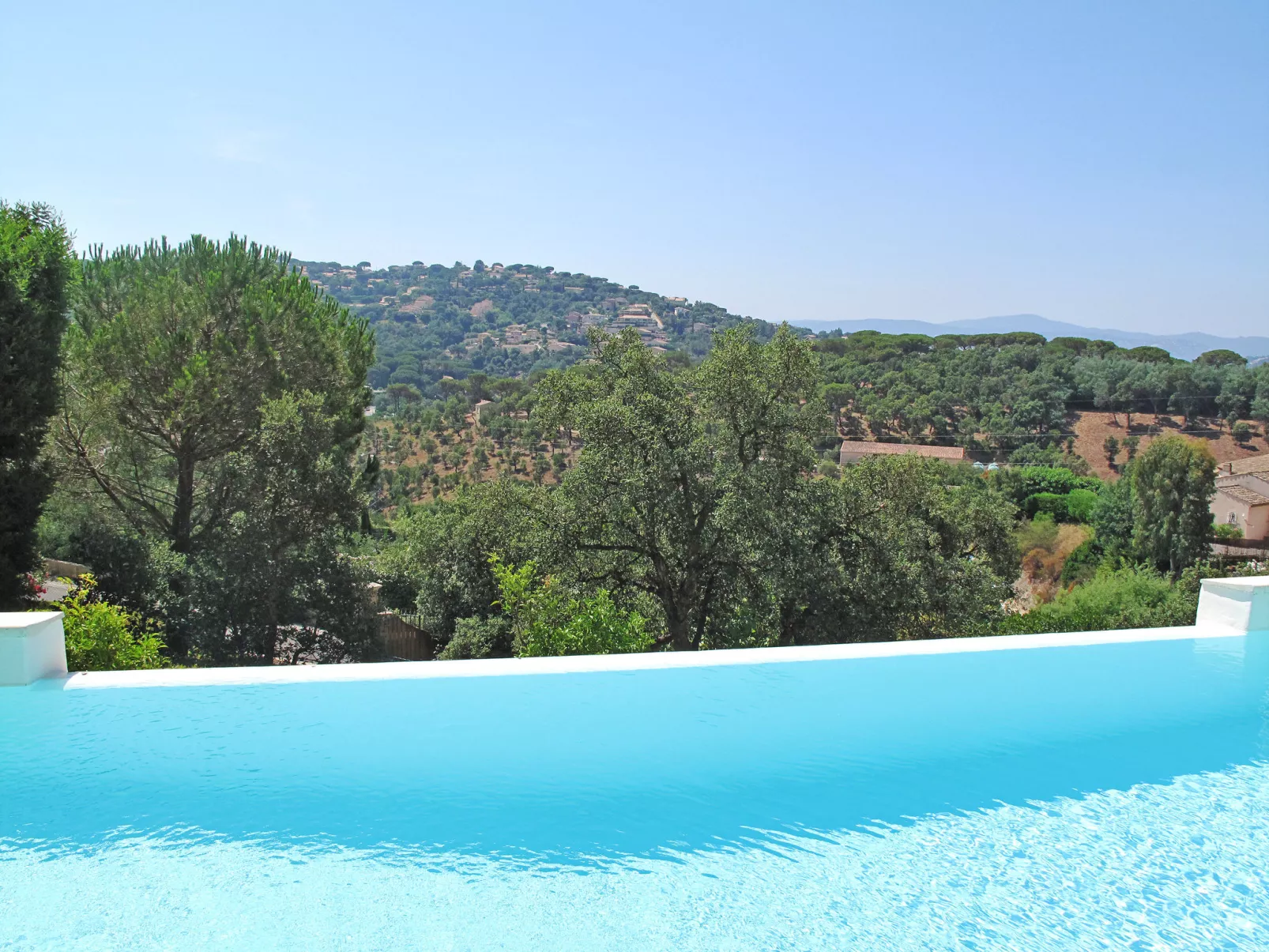 La Figuière - Outside