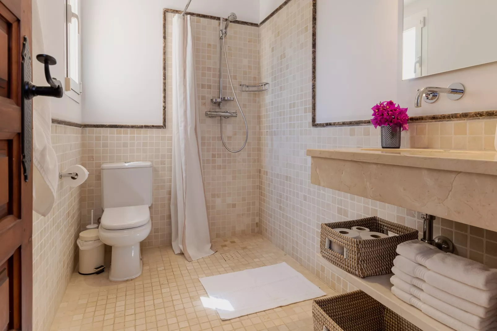 Charming Andalusian-Style Beach Villa - Badezimmer