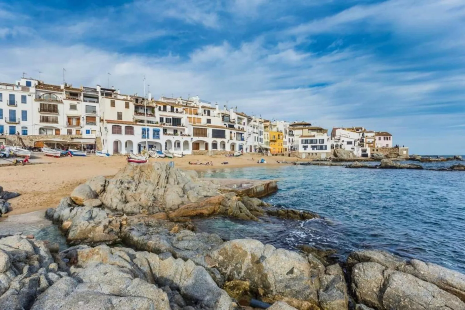 Costa Brava E-3 - Areas within 20km in summer