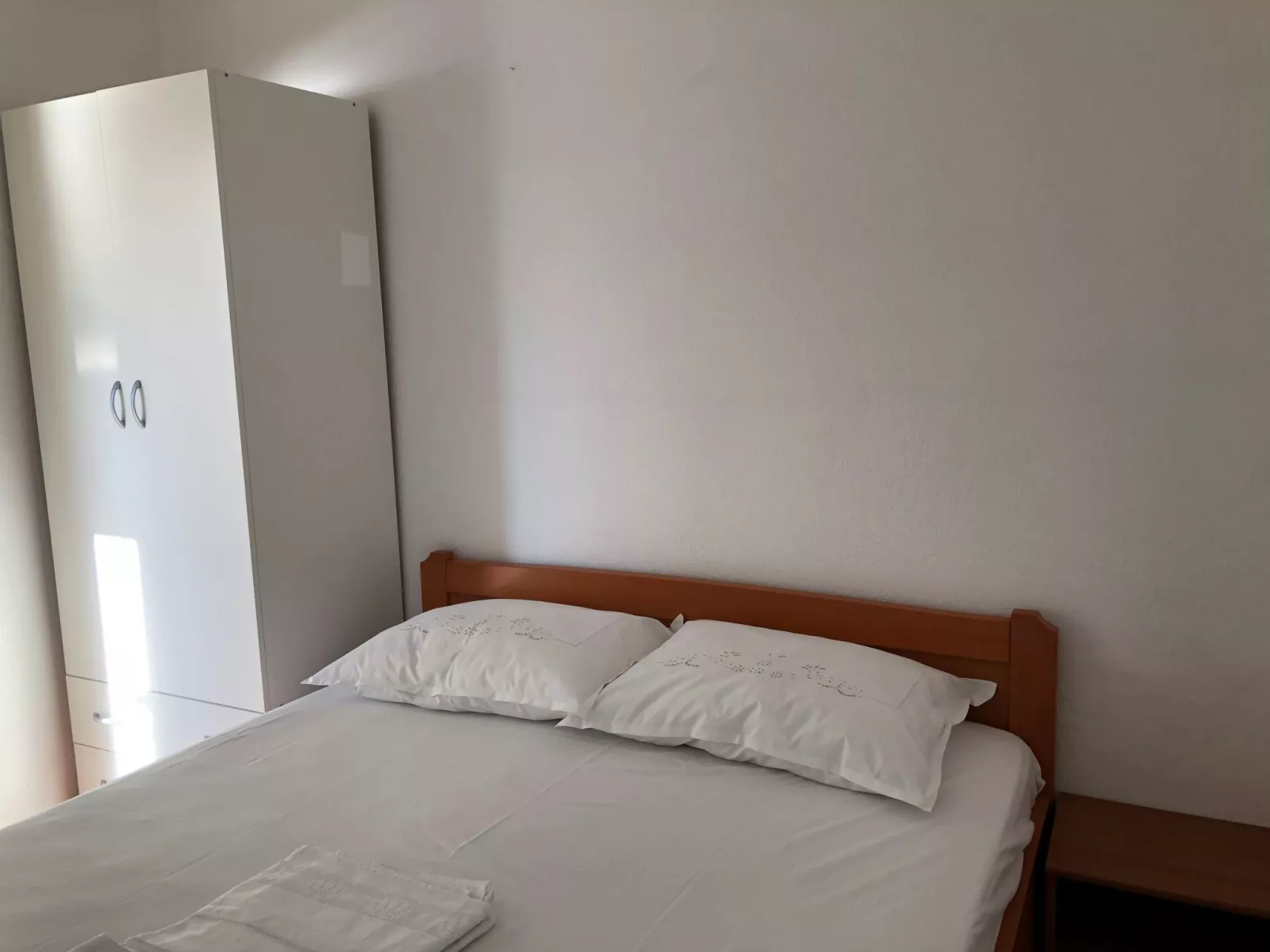 Weißes Haus Robinson mit BBQ und Terrasse - Image-tags.info