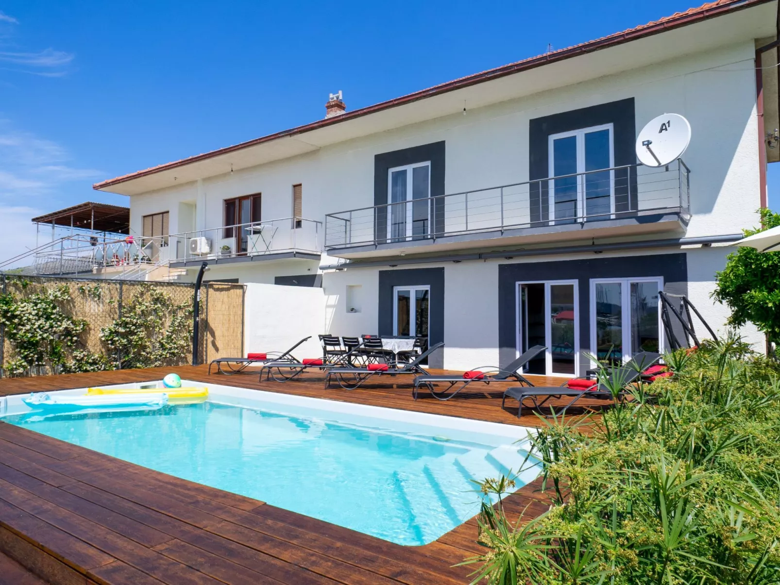 Villa Anela - Draußen