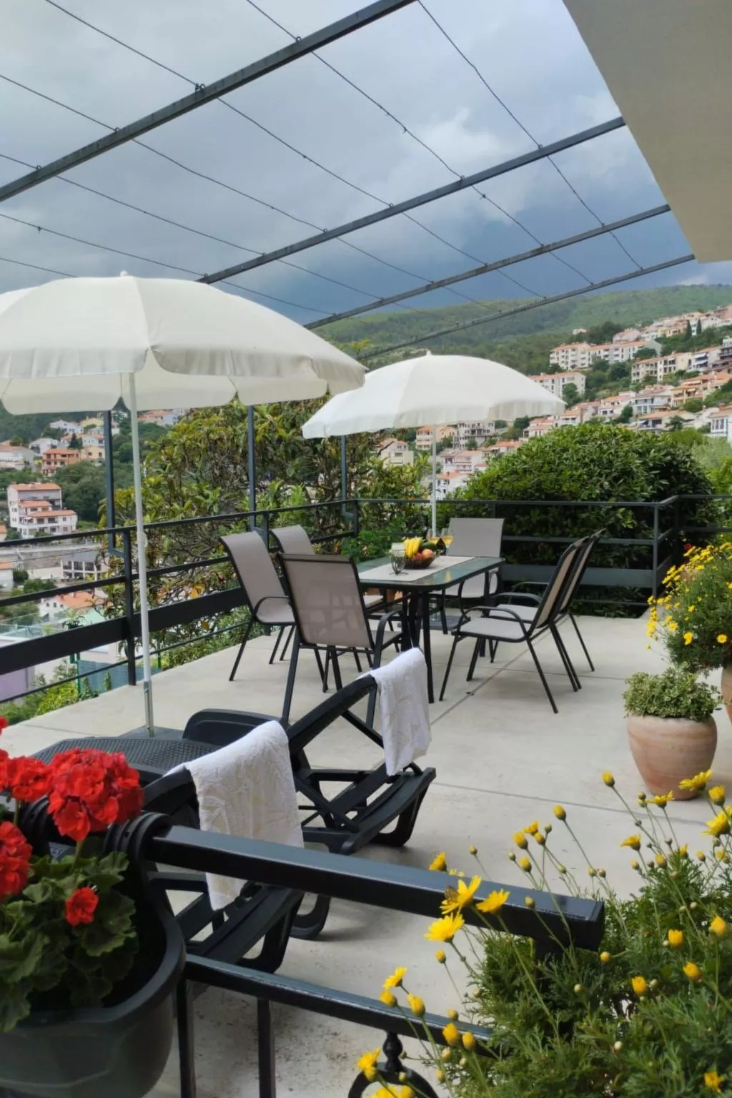 Appartement Bruna mit Terrasse und Meerblick - Draußen