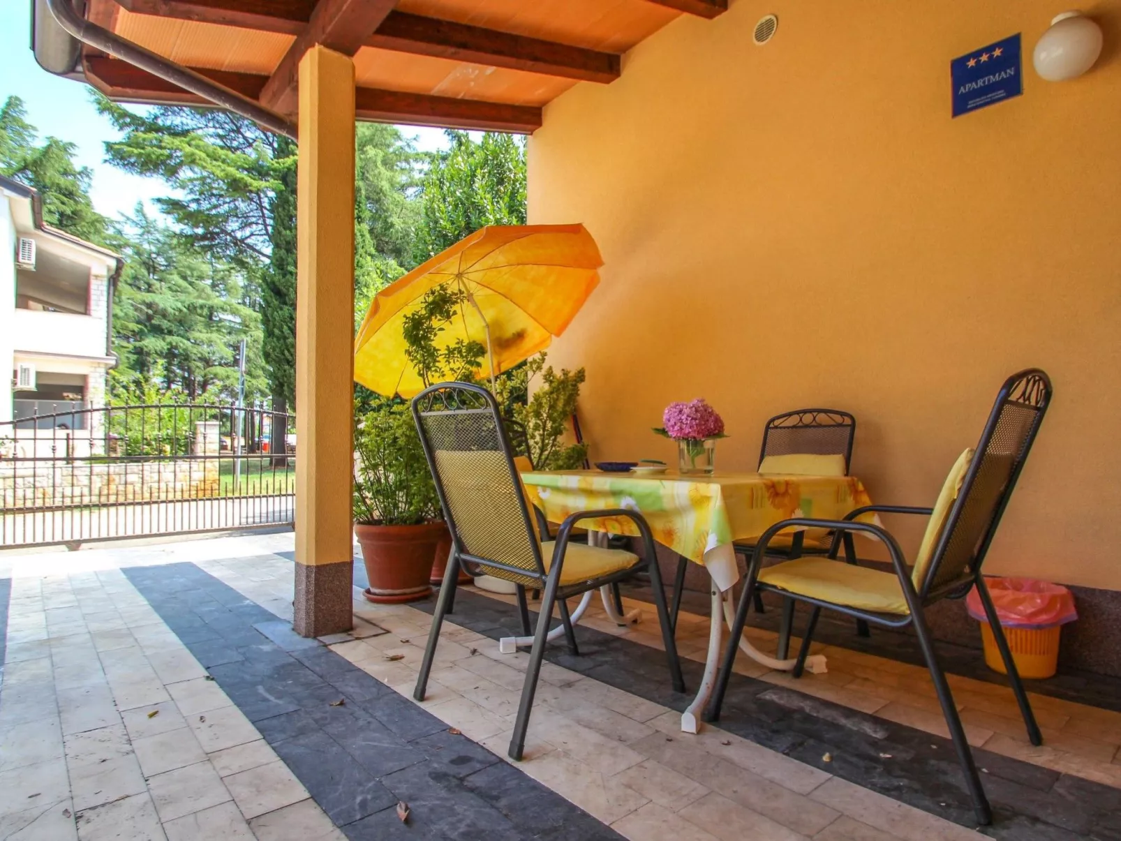 Erdgeschoss-Ferienwohnung Martinis 2 - Draußen