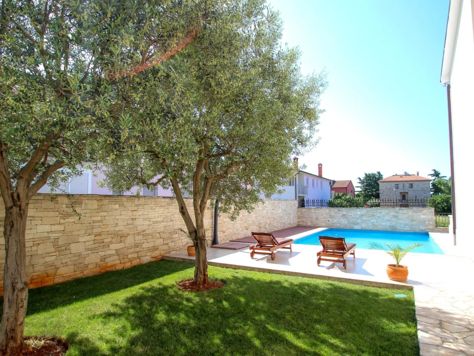 Für 4 Personen ca. 50 m&sup2; in Bužinija, Adriaküste Kroatien (Westküste von I - Draußen