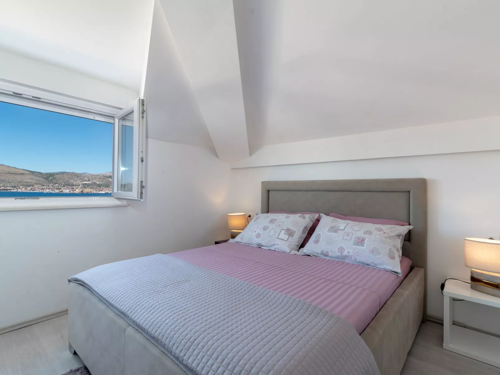 Moderne Ferienwohnung mit Gartennutzung, einem g - Image-tags.info