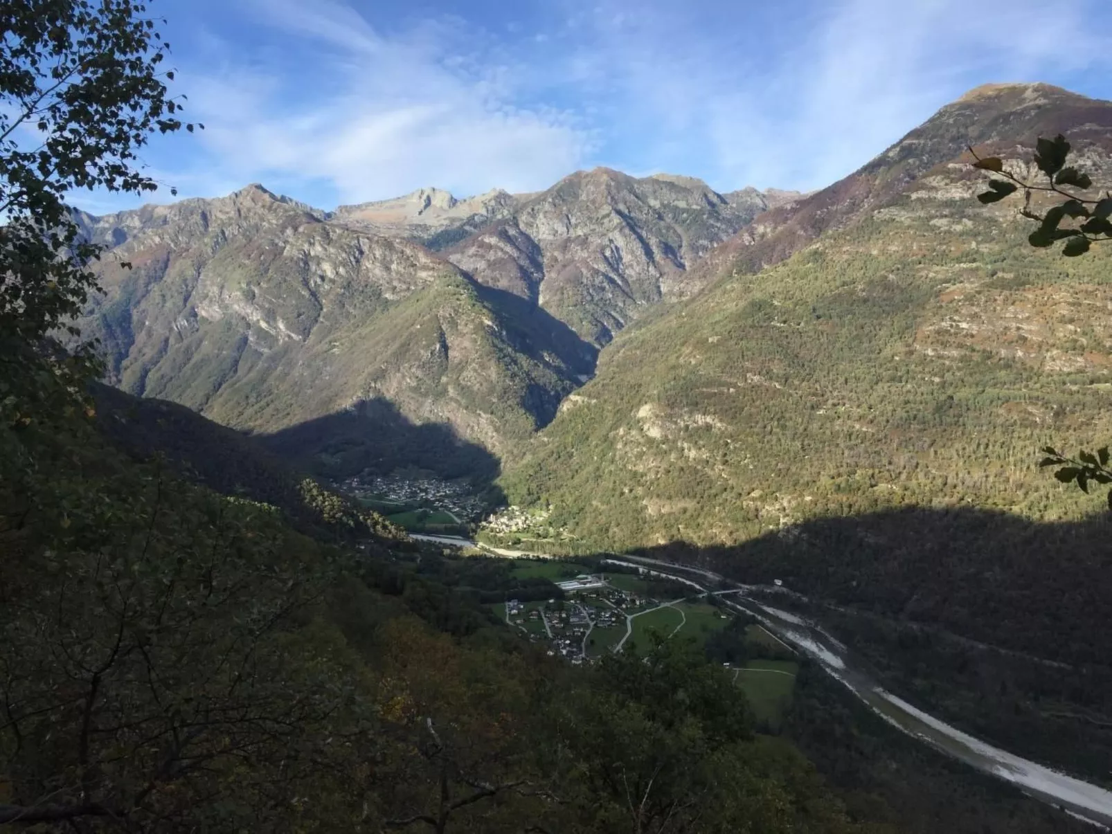 Rustico di vacanza nel nucleo di Moghegno - Draußen