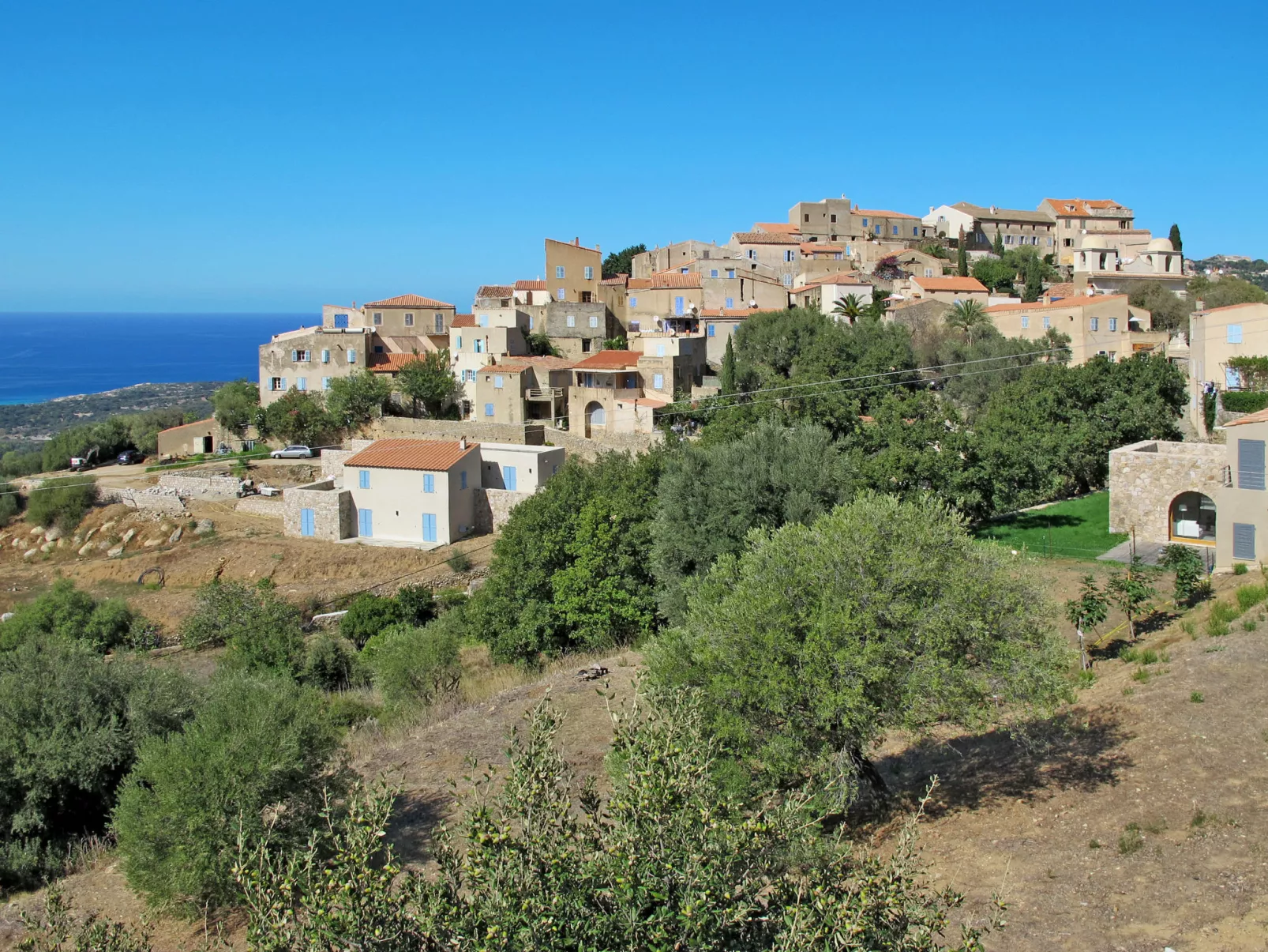 Ruhige Wohnung Panoramablick auf Meer und Berge - Umgebung