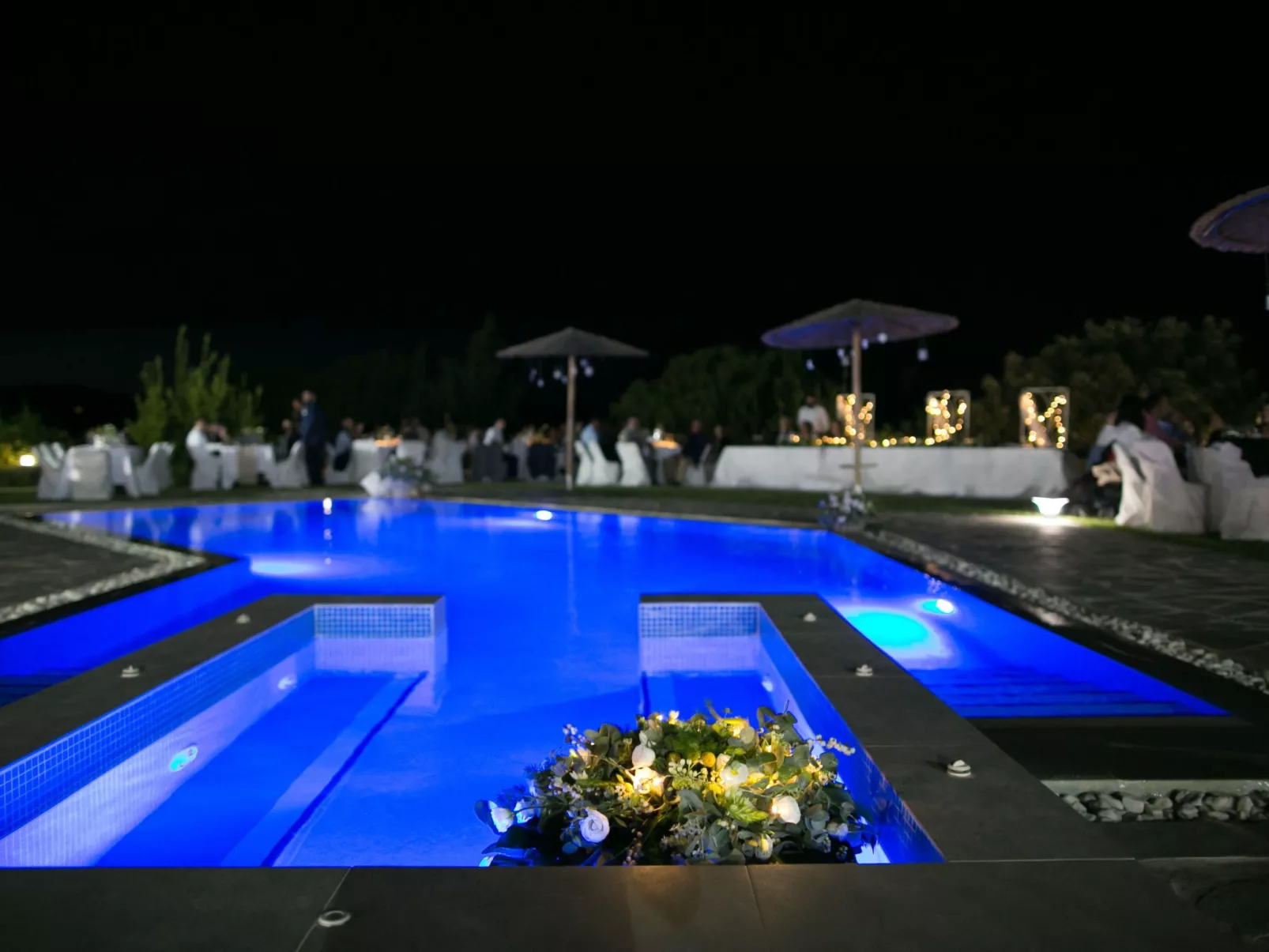 Luxuriöse, geräumige, private Villa mit sechs Schlafzimmern - Outside