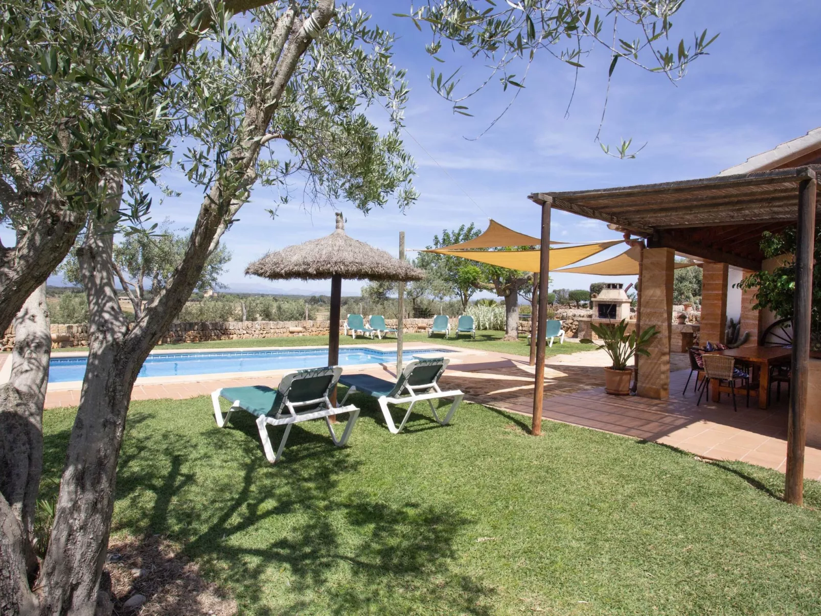 Ca na Ines - Outside