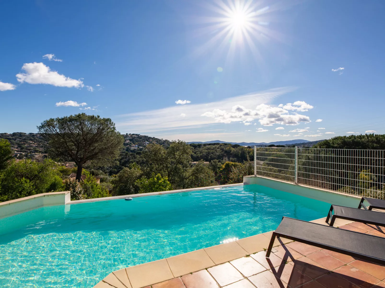 La Figuière - Outside