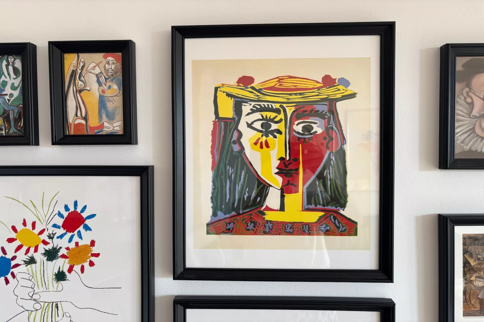 3-Bedroom Apartment with Sea & Mountain Views - Ambiente