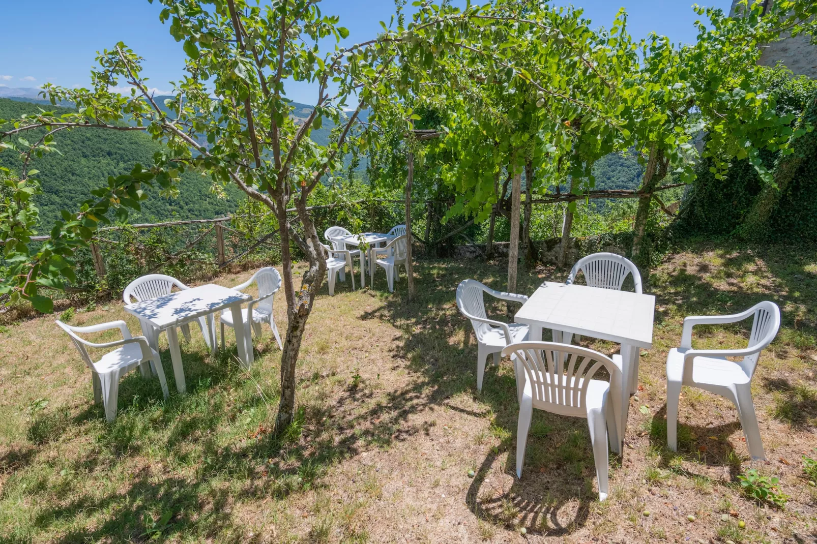 Fonni Verde Due - Gardens in summer