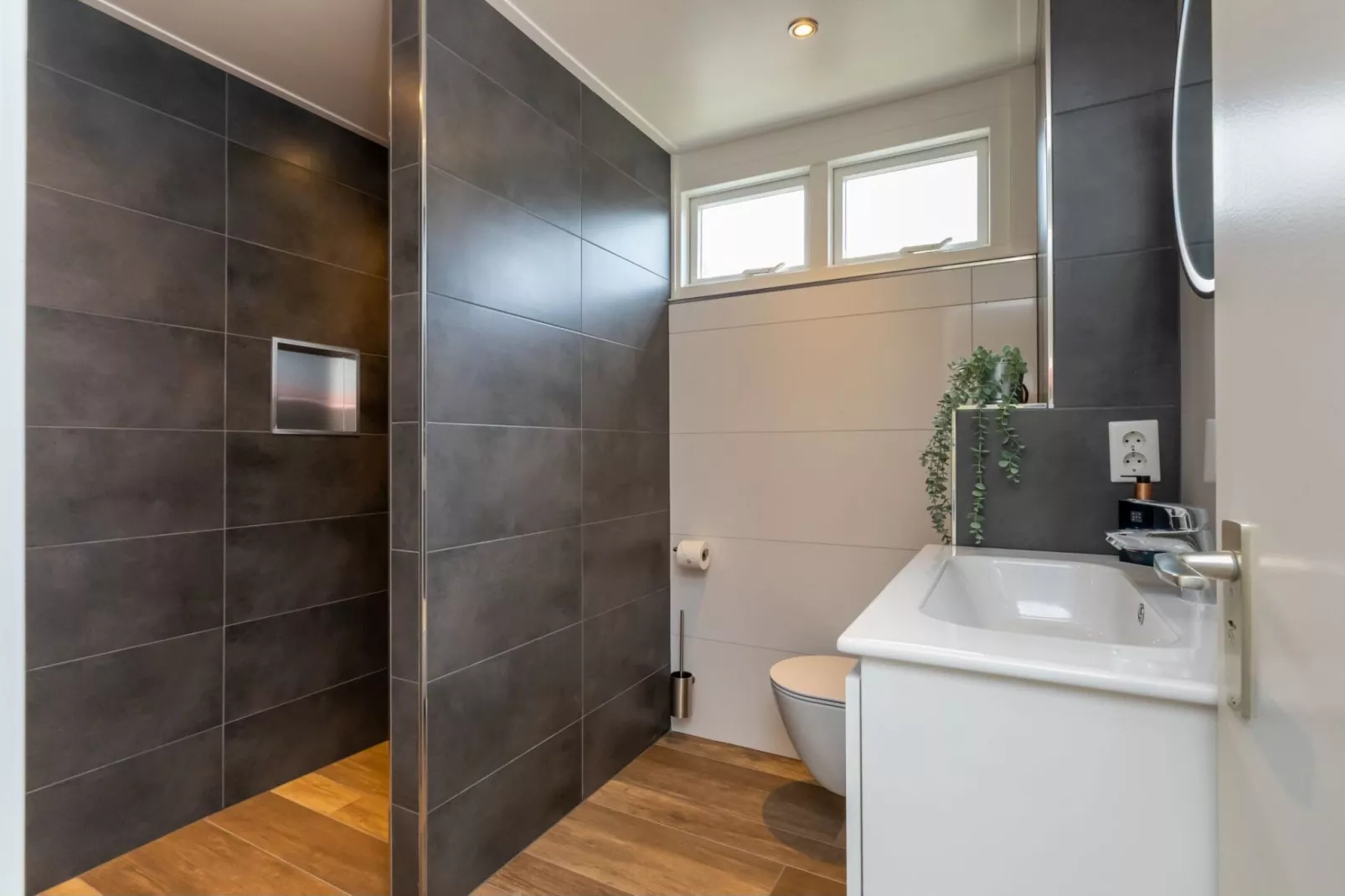 Inlaag 31-Bathroom