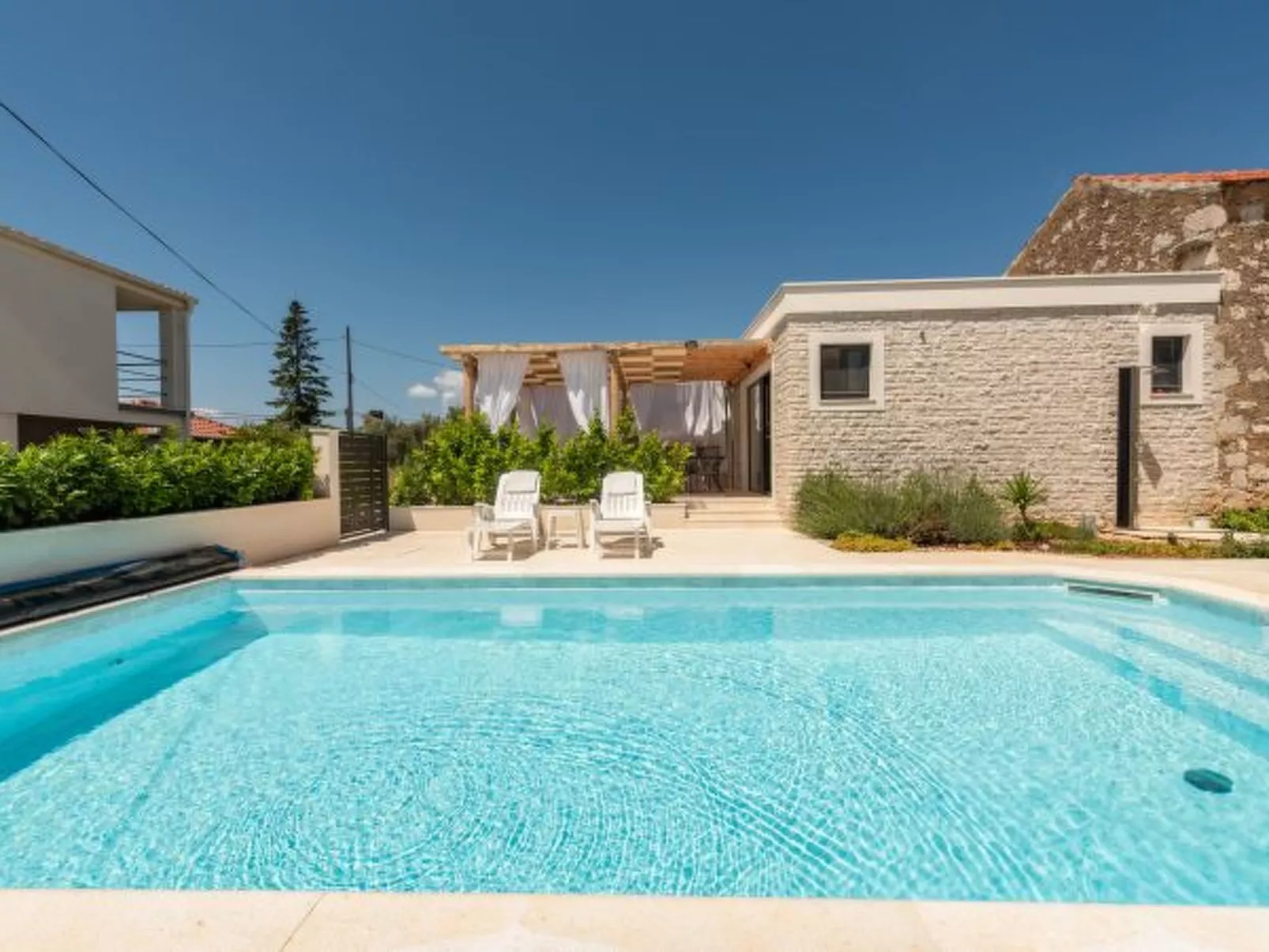 Studio Apartment Varos with shared pool - Image-tags.info