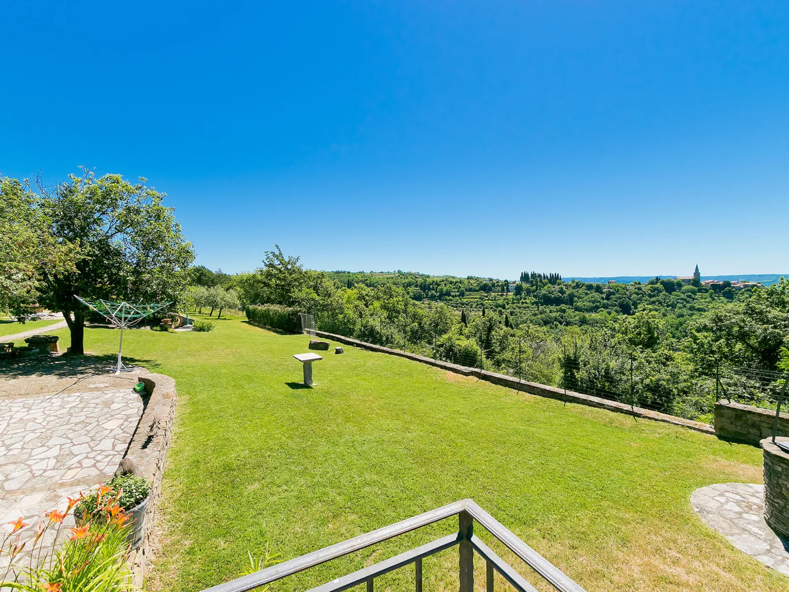 Margherita - Outside