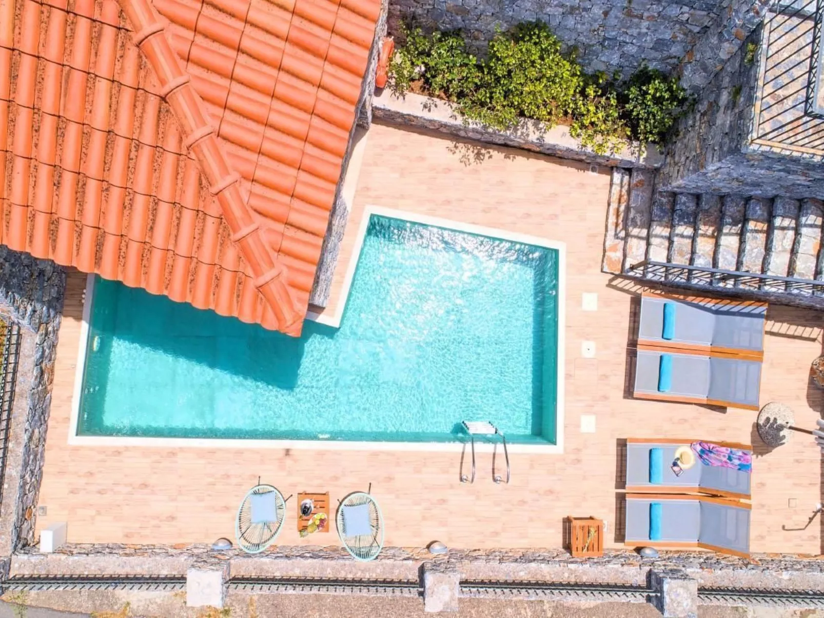 "Acrothea Villa Beheizter Pool" - Draußen