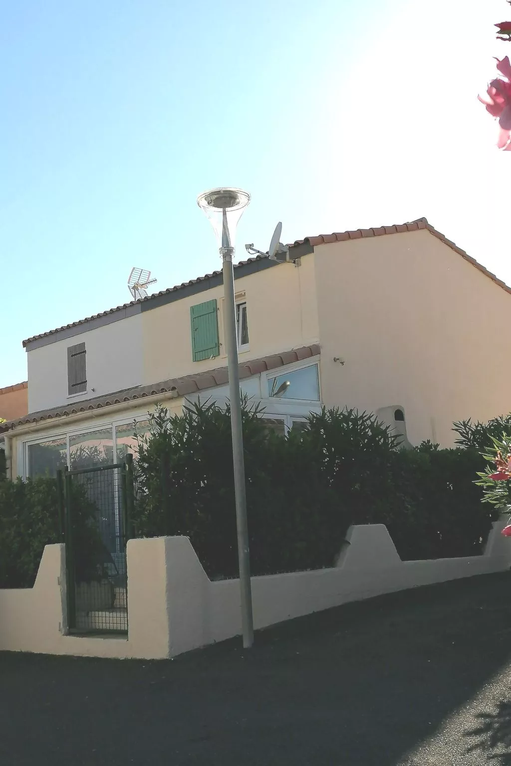 Maison Bleu - Outside