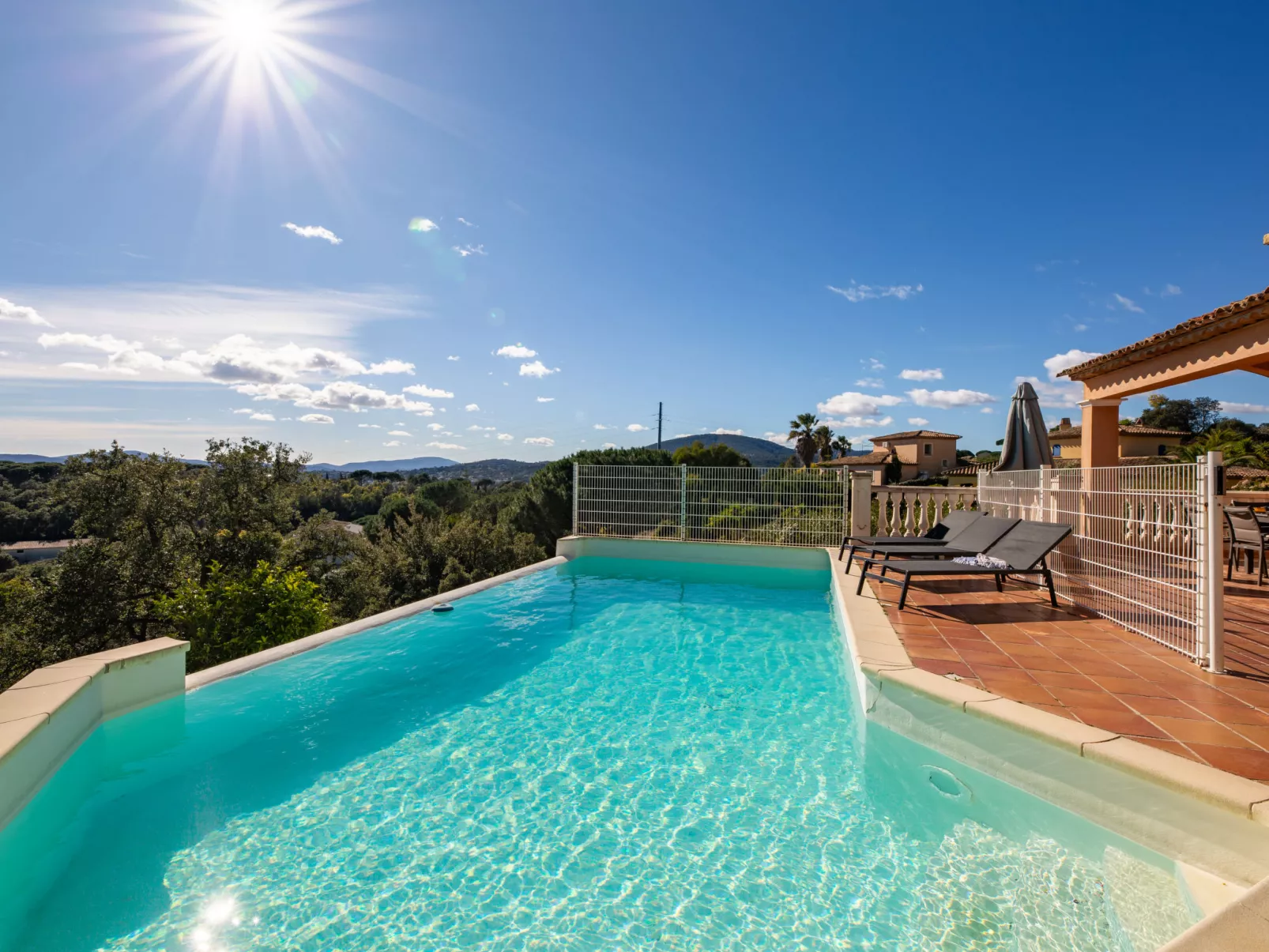 La Figuière - Outside