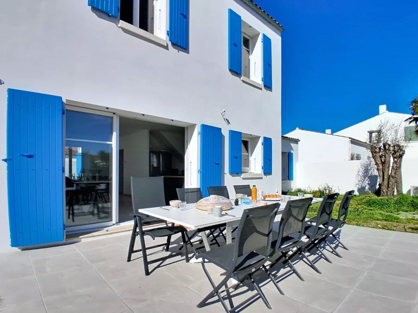 Saint Denis 2 - Outside