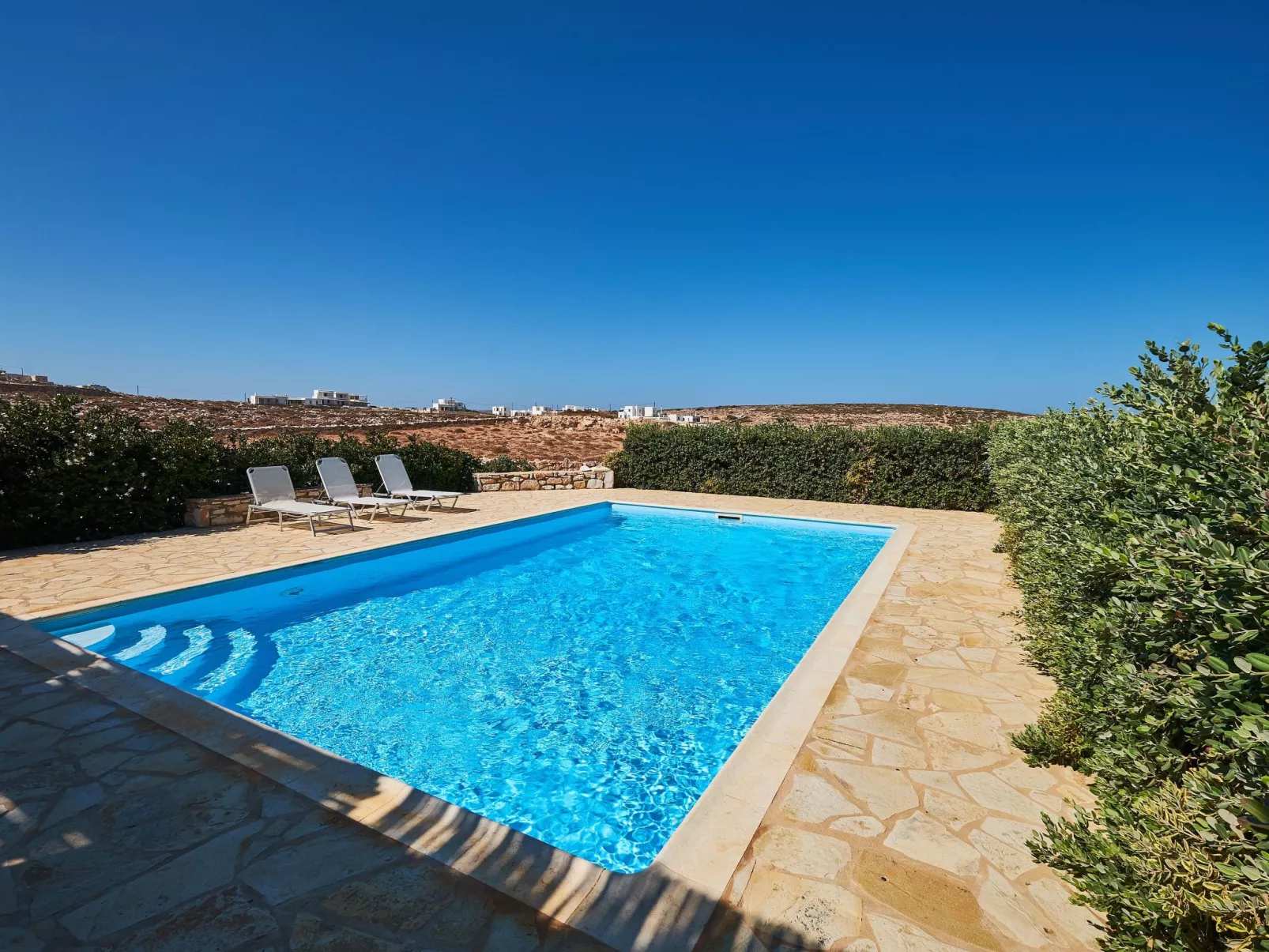 Große, komfortable Pool-Villa, Strand zu Fuß erreichbar - Draußen