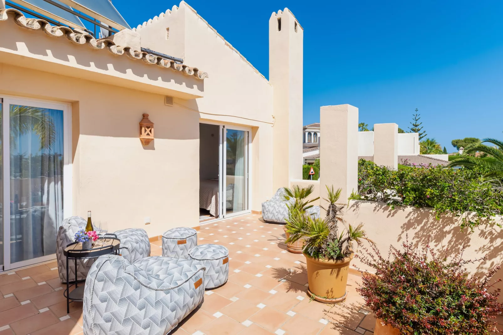 Charming Andalusian-Style Beach Villa - Terrasse/Balkon