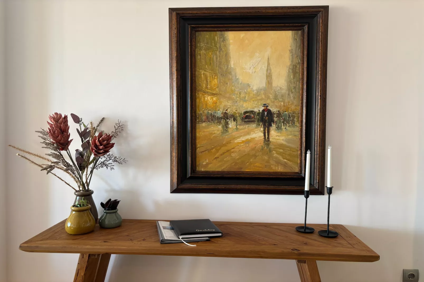 3-Bedroom Apartment with Sea & Mountain Views - Ambiente